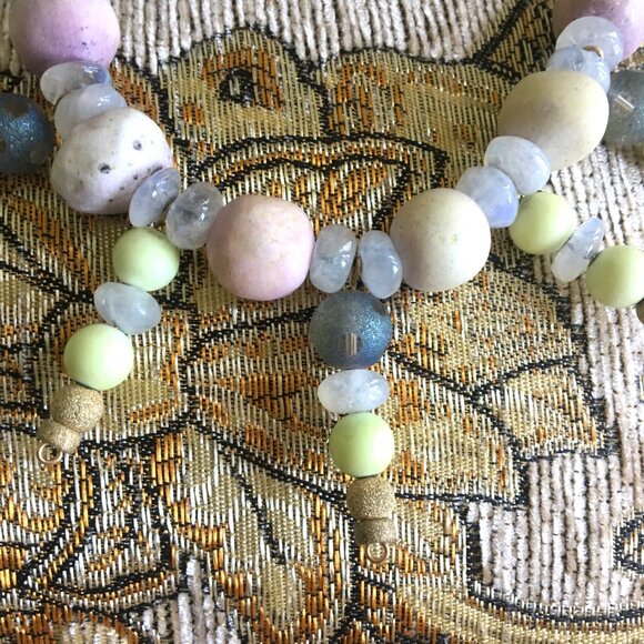 Handmade necklace with lemon chrysoprase, labradorite, moonstone, and goldfill - Picture 5 of 8